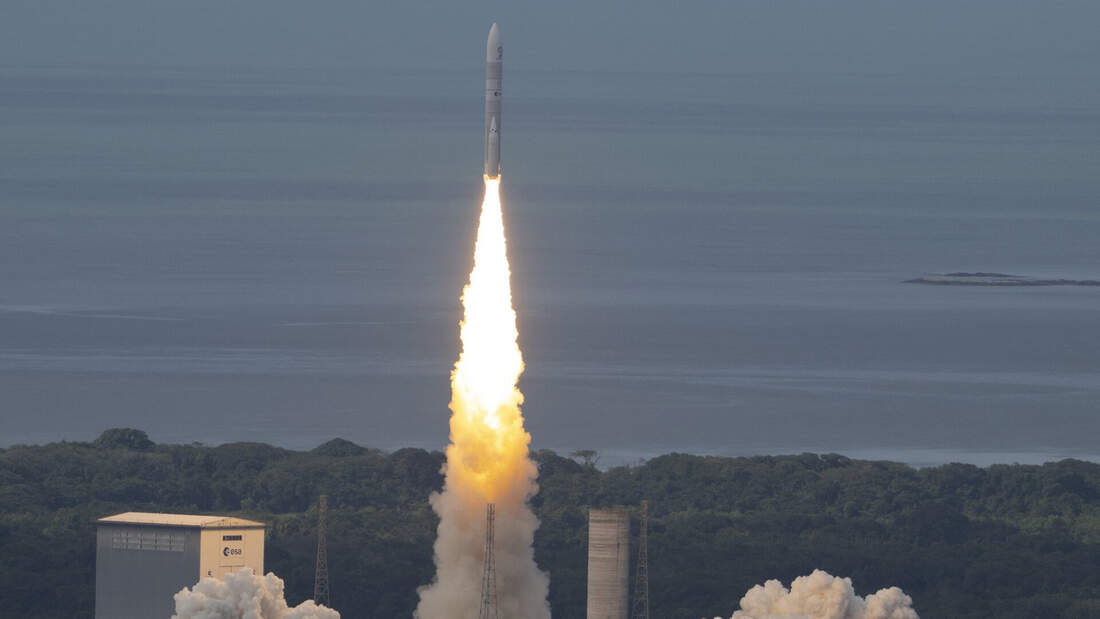 Allumage Vulcain Erste Ariane Fliegt Flug Revue