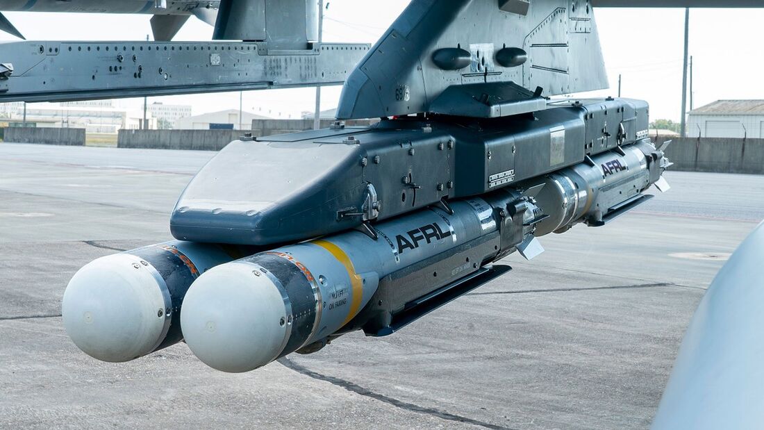 "Golden Horde Vanguars" mit intelligenten Bomben auf Basis der Small Diameter Bomb (USAF).