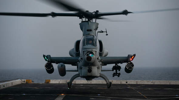 15th MEU Marines practice deck landings aboard USS Somerset