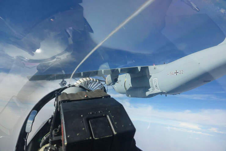 Airbus A400m Der Luftwaffe Fliegt 100 Tankereinsatz In Jordanien Flug Revue