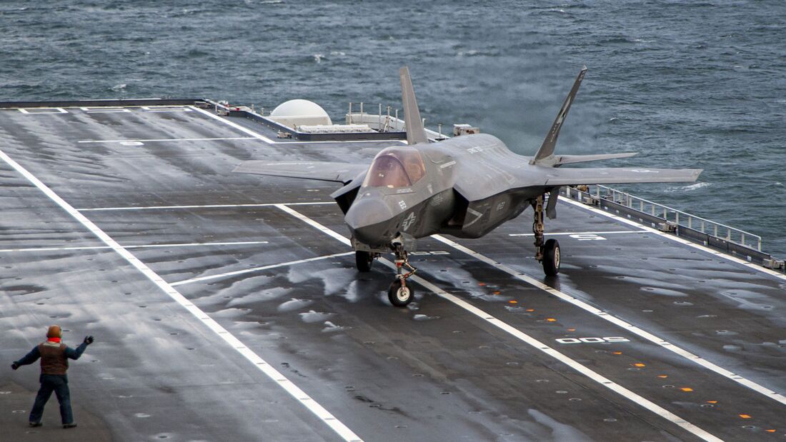 Am 28. Februar 2021 begann die "Cavour" eine Fahrt vor der US-Ostküste, um den Betrieb des Kampfjets F-35B Lightning II zu erproben.
