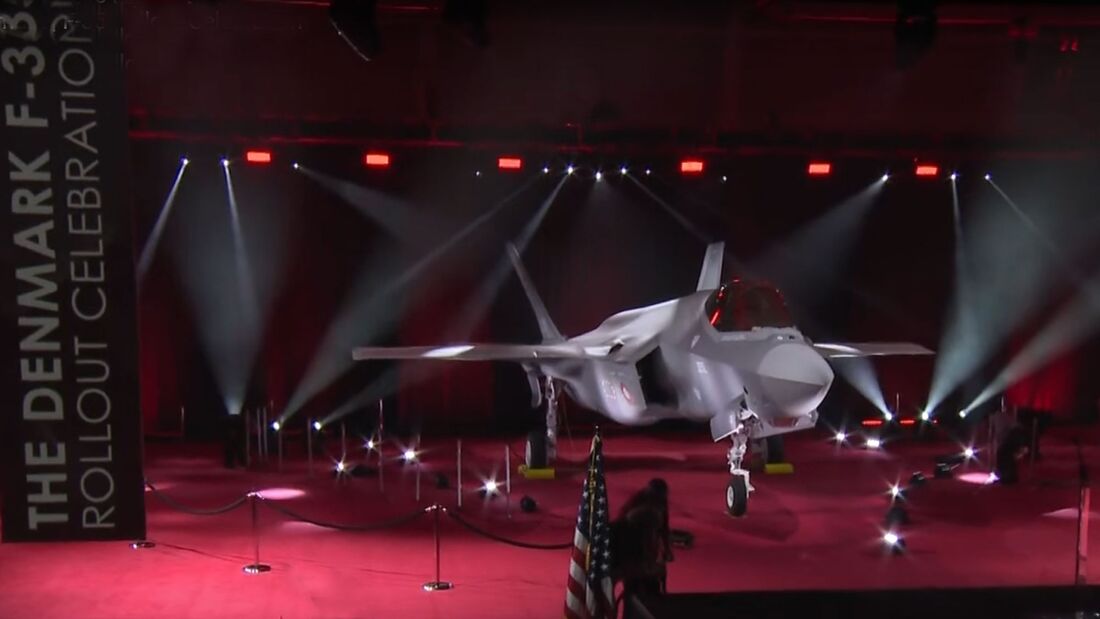 Am 7. April wurde die erste F-35A für Dänemark bei einer Feier in Fort Worth offiziell präsentiert.