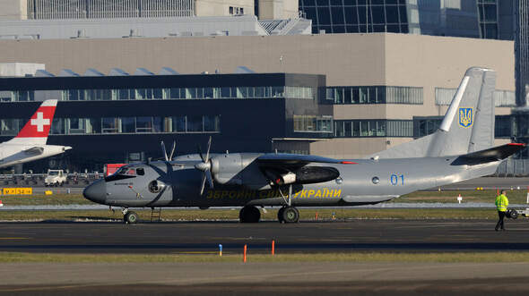 Antonow An-26 auf Vorfeld