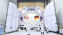 ArianeGroup Bremen - Ariane 6 CTM-U loading into the Ariane 6 transport container - 21.12.2021