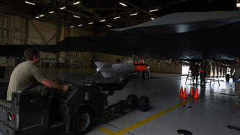 B61-12 Atombombe mit B-2 Spirit