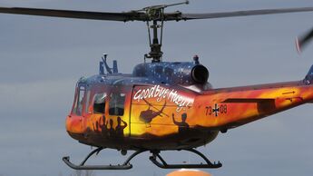 Bell UH-1D der Heeresflieger mit "Goodbye Huey!"-Sonderanstrich.