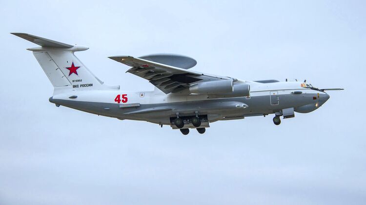 Berijew und Vega haben eine achte aufgerüstete A-50U an die russischen Luft- und Weltraumstreitkräfte abgeliefert.