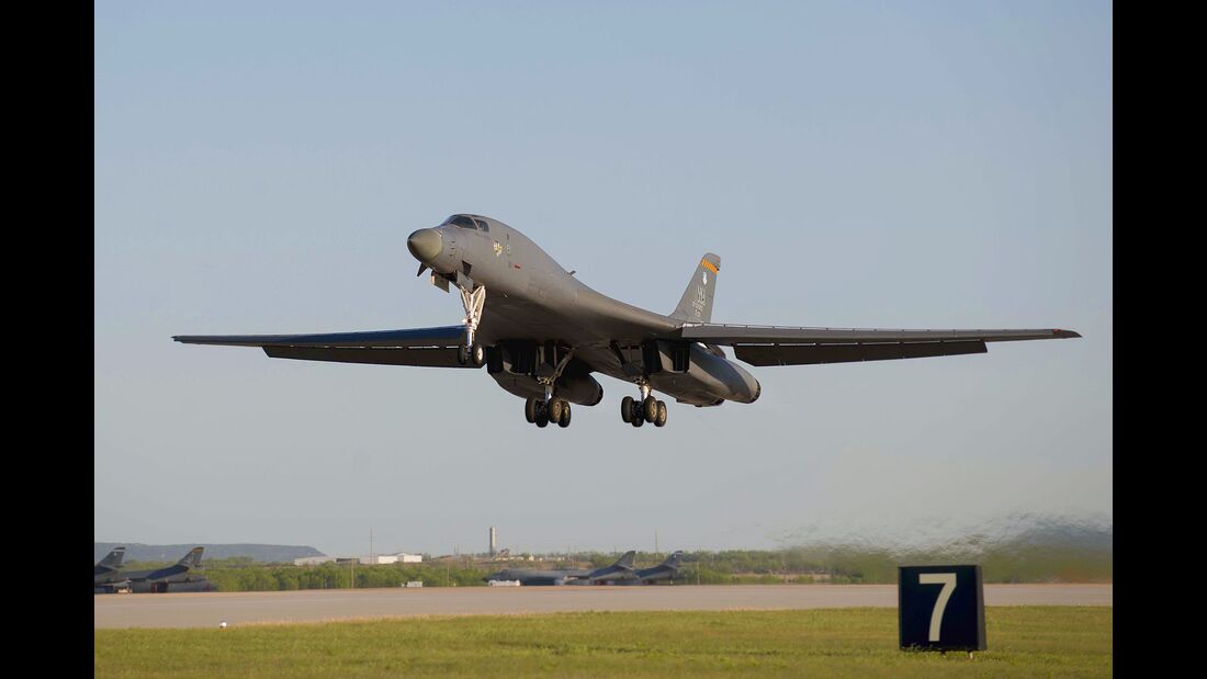 Boeing B-1B Lancer der USAF startet in Dyess AFB.