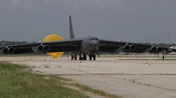 Boeing B-52H für Radar-Upgrade in San Antonio, Texas.