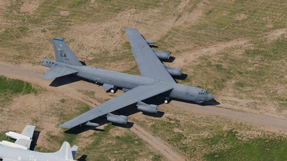 Boeing B-52H in der Wüste
