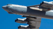 Boeing B-52H mit AGM-183 Start