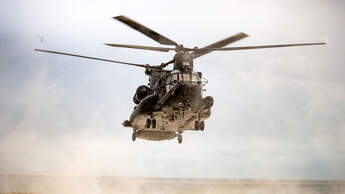 Boeing MH-47G Chinook von vorne Landung