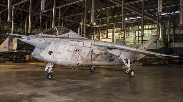 Boeing X-32A im Hangar seitlich