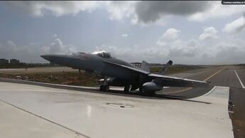 Boeing demonstrierte die Fähigkeiten der F-18 Super Hornet zum Einsatz auf indischen Flugzeugträgern in Goa.