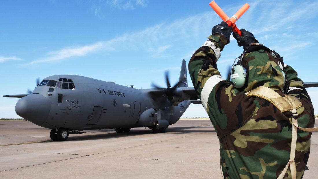 C-130 Hercules ohne neues Flügelmittelstück können Probleme mit dem "Rainbow Fitting" haben