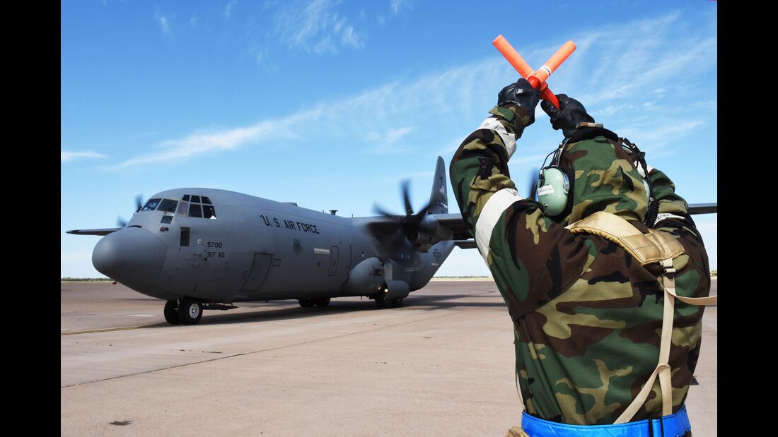 C-130 Hercules ohne neues Flügelmittelstück können Probleme mit dem "Rainbow Fitting" haben