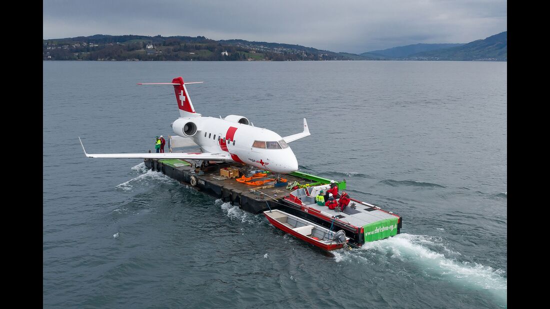 Challenger 604 der Rega auf dem Weg ins Verkehrshaus der Schweiz in Luzern