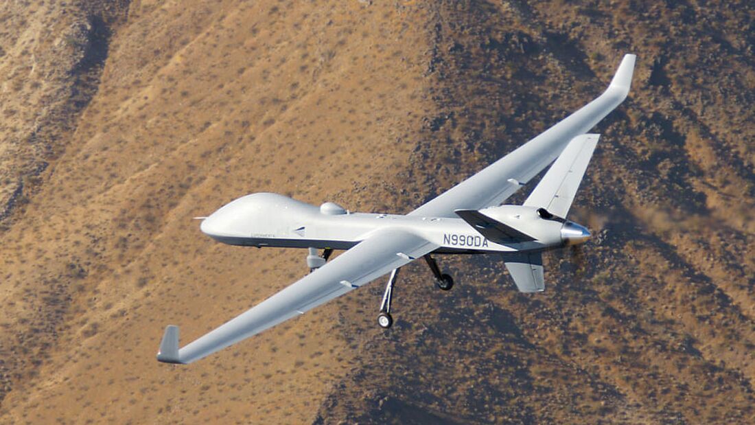 13 дронов. Watchkeeper wk450. Thales Watchkeeper wk450. Беспилотник Watchkeeper wk450. Watchkeeper UAV.