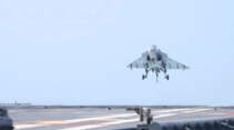 Der in Cochin gebaute neue Flugzeugträger INS Vikrant hat am 6. Februar 2023 erste Versuche mit dem Kampfjet LCA (Navy) durchgeführt.
