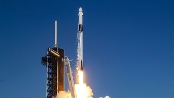 Die Falcon 9 von SpaceX startet auch bemannte Dragon-Kapseln zur Internationalen Raumstation.