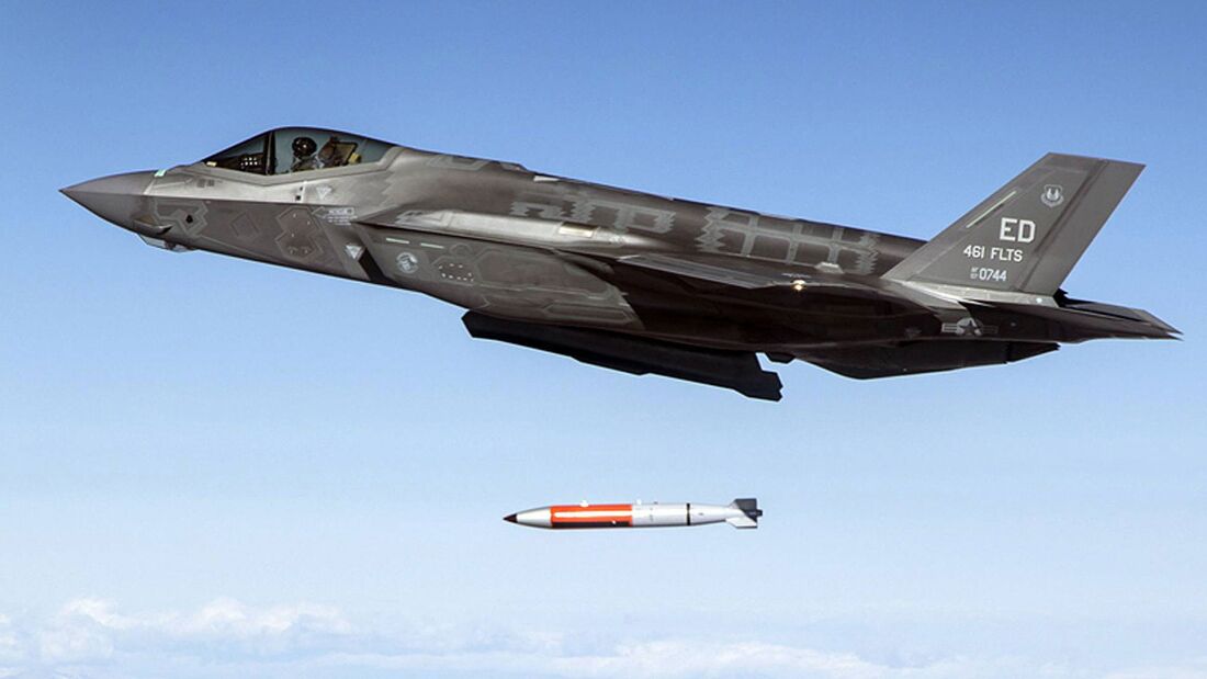 Die Lockheed Martin F-35A der USAF wird für die B61-12-Atombombe zugelassen.