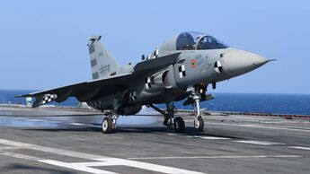 Die Navy-Version des indischen Kampfflugzeugs LCA landet am 11. Januar 2020 erstmals auf einem Flugzeugträger. 