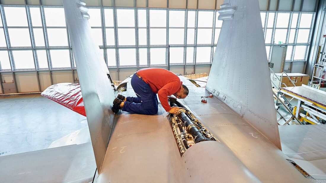 Die Schweizer F-18 Hornet erhalten neue Systeme, damit sie bis 2030 verwendet werden können.