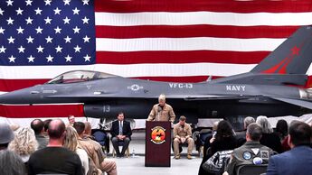 Die US Navy erhält gebrauchte F-16C Fighting Falcon für ihre Aggressor Squadrons.