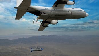 Die X-61A Gremlin kann von einer C-130 aus gestartet und nach dem Andocken an die "Bullet" wieder in den Frachtraum gehievt werden.