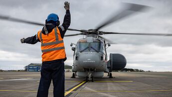 Die erste "Crowsnest"-Version des Merlin-Hubschraubers wurde im März 2021 an die Royal Navy übergeben.
