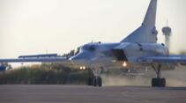 Drei Tu-22M3 der russischen Luft-und Weltraumkräfte war Ende Mai 2021 für Übungsflüge in Syrien.