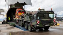 Ein 27 Tonnen schwerer Gedenkstein der Bundeswehr wurde per Antonow An-124 von Masar-i-Scharif nach Leipzig geflogen.