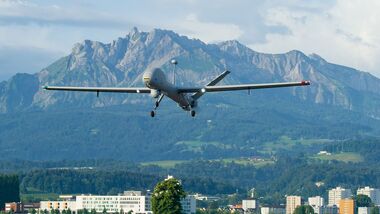 Elbit Hermes 900 alias ADS 15 der Schweizer Luftwaffe beim ersten Testflug in der Schweiz.