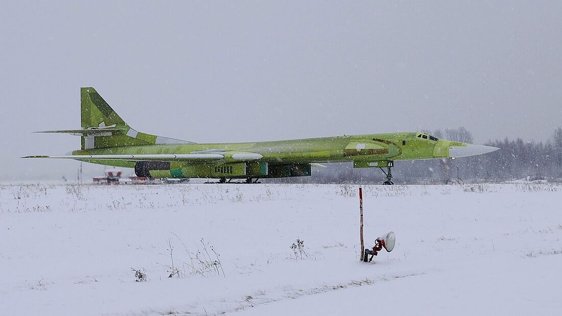 Erste neu gebaute Tupolew Tu-160M startet zum Erstflug in Kasan.