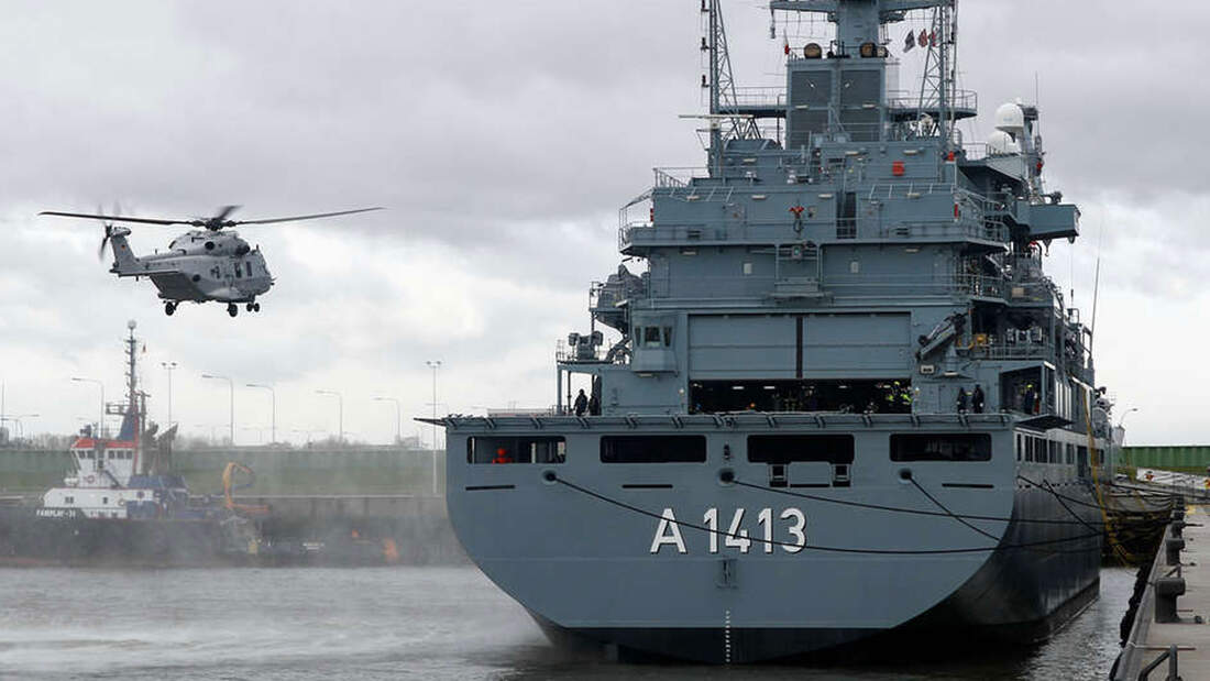 Erstmals ist ein Sea Lion der Marine auf einem Einsatzgruppenversorger ("Bonn") gelandet.