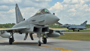 Eurofighter von Luftwaffe und Royal Air Force übten gemeinsam von Siauliai in Litauen aus.