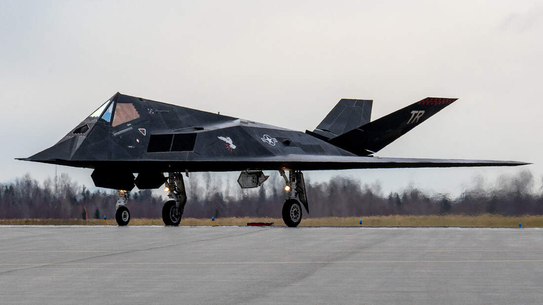 Untoter StealthFighter F117A darf an KC46Tanker andocken FLUG REVUE