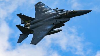 F-15 Strike Eagle im Kurvenflug