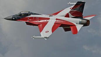 F-16 Dänemark fliegend in Sonderlackierung
