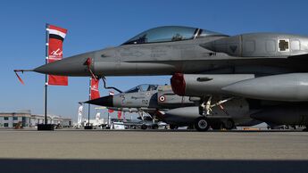 F-16 und Mirage 2000 der ägyptischen Luftwaffe nebeneinander