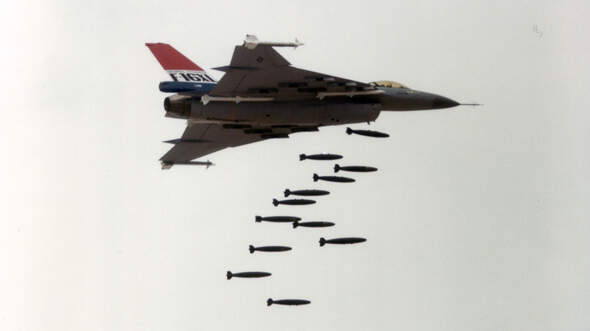 F-16XL Bombenabwurf