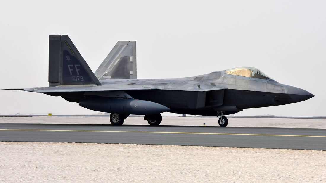 Das ist der Anfang vom Ende - Pagina 19 F-22-Raptor-rollt-auf-der-Al-Udeid-Air-Base-in-Katar-article169Gallery-9637b51f-2129887