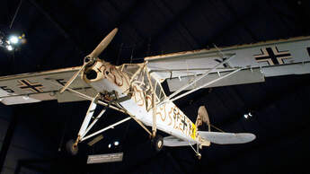 Fi 156 Storch aufgehängt unter Decke