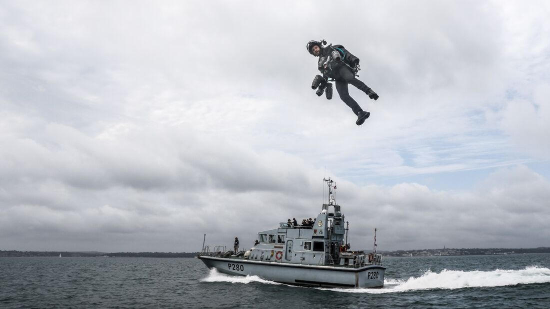 GRAVITY X TRIAL THEIR JET SUIT FROM ROYAL NAVY VESSEL