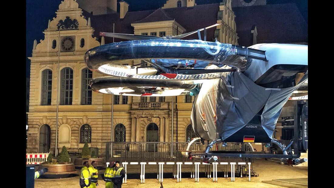 Gestern Nacht ist der CityAirbus in Ingolstadt eingetroffen. Bis zur öffentlichen Präsentation verdeckte eine Hülle das Antlitz des Lufttaxis.