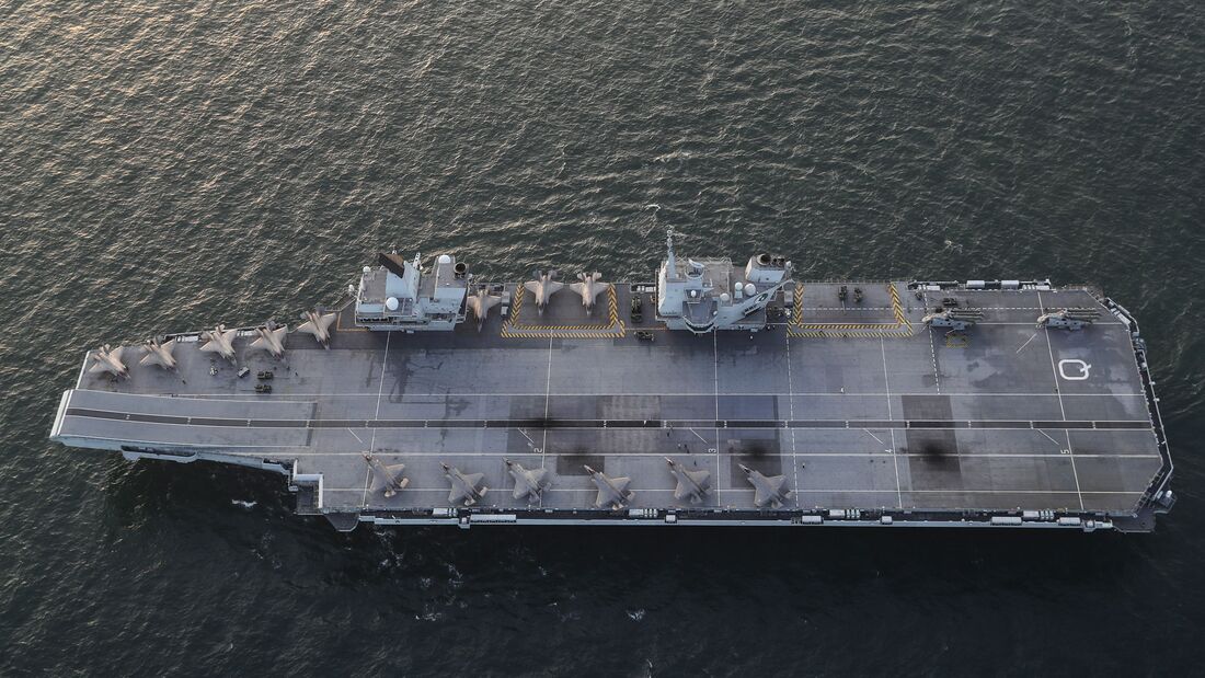 HMS "Queen Elizabeth" auf Übungsfahrt mit F-35B des US Marine Corps und der RAF.