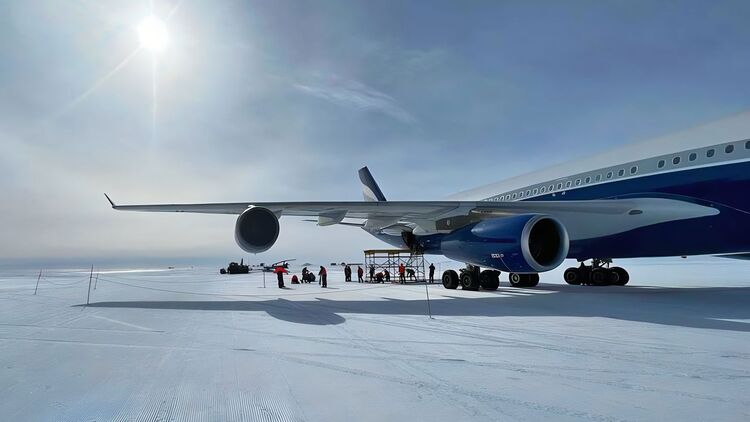 Hi Fly fliegt mit A340 von Kapstadt in die Antarktis.