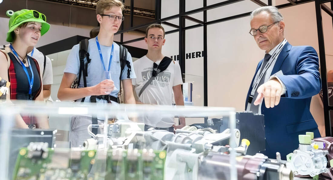 Interessierte beim Talent Hub auf der ILA.