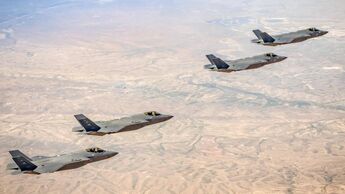 Israelische F-35I und F-35A der US Air Force übten im März gemeinsam über Israel.