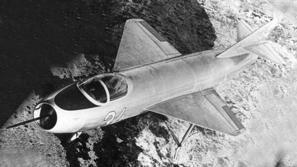 Jakowlew Jak-1000 am Boden